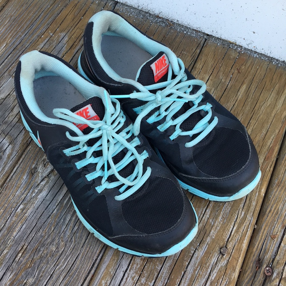 Women’s Nikes size 9